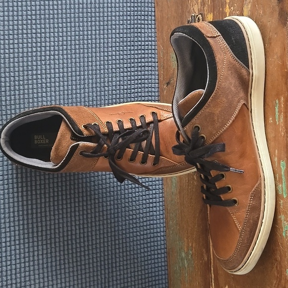 Shoes - Picture 5 of 8